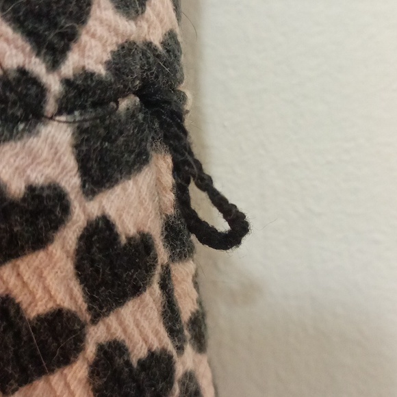 Lauren Conrad lovely dress, light pink background w black hearts pattern. - Picture 7 of 7